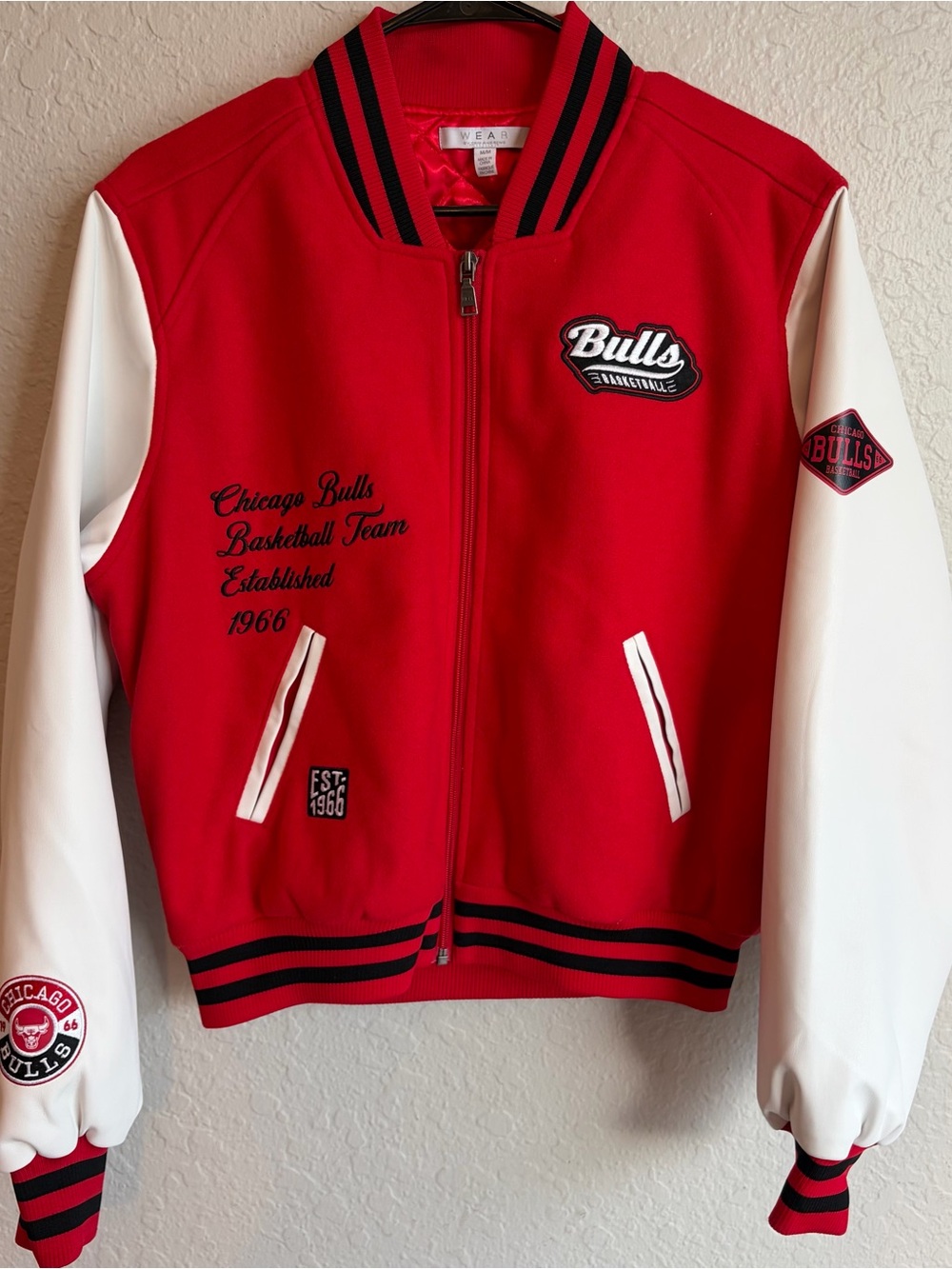 Chicago Bulls WEAR By Erin Andrews Cropped Varsity Jacket - Women’s Medium NWOT